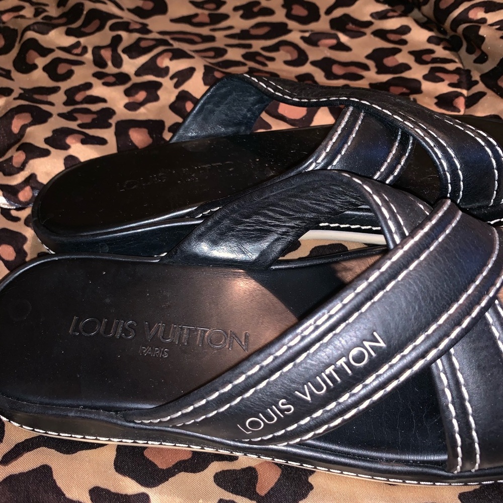 Louis Vuitton Slides 38.5 - Picture 2 of 4